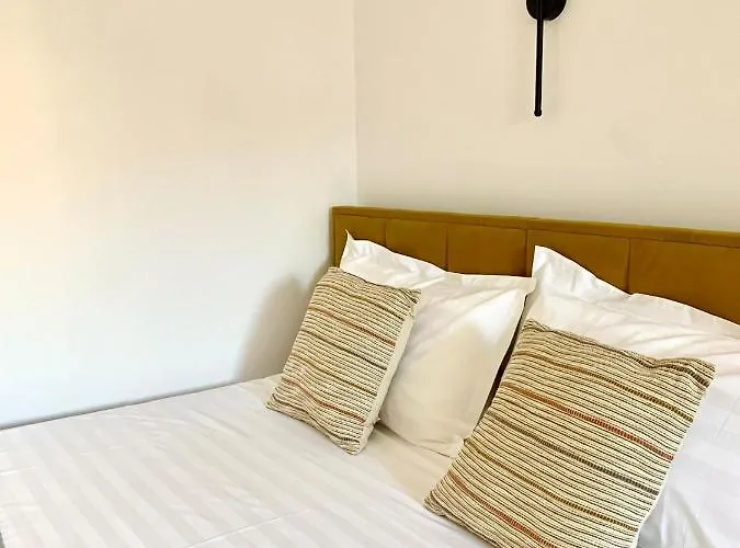 Digital Nomad Ap * Tirana